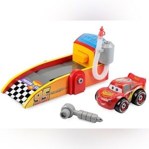 NEWDisney Parks Pixar Cars Mechanic Shop & Launcher Playlet Vehicle New With Box